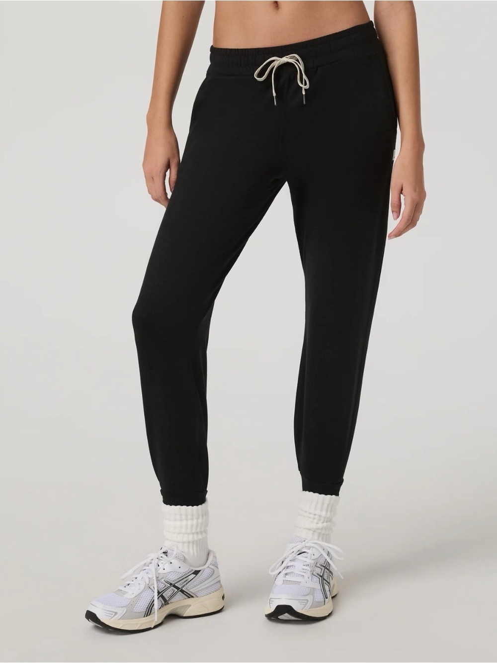 Vuori Women’s Performance Black Jogger Pants with Drawstring Sz Medium VW303